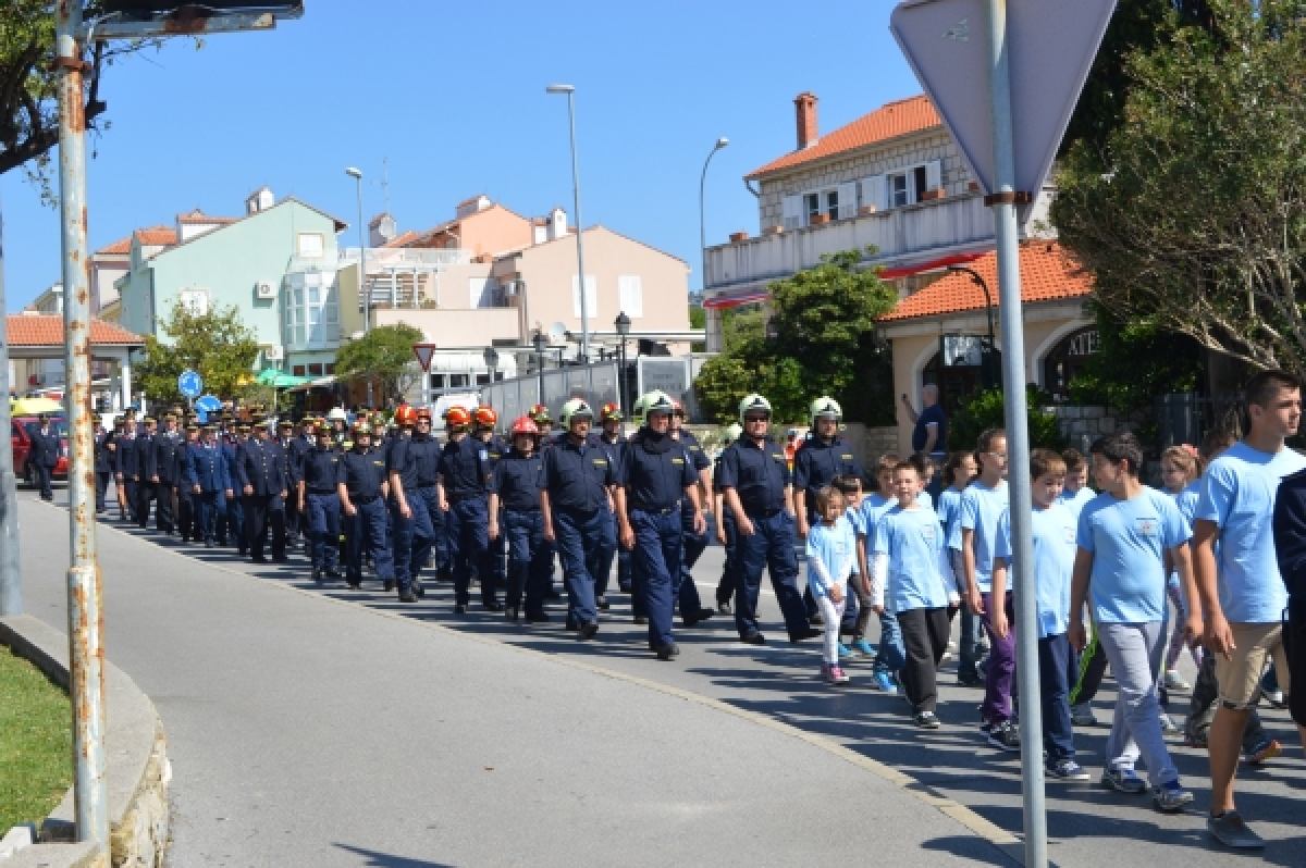 Novi list, 15.10.2017. - Uz uvijek spremne Rabljane požari nemaju šanse