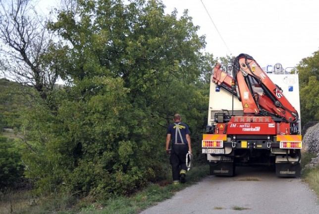 Riječki vatrogasci spašavali stanovnika Krasica iz vrtače u koju je upao